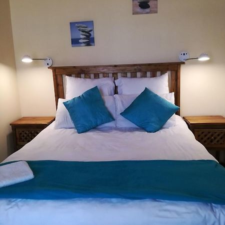 White House Lodge On Main Beaufort West Ngoại thất bức ảnh