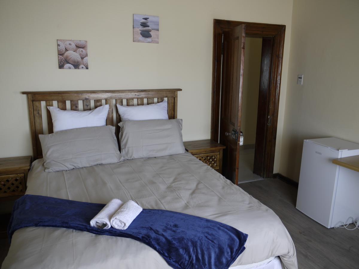 White House Lodge On Main Beaufort West Ngoại thất bức ảnh