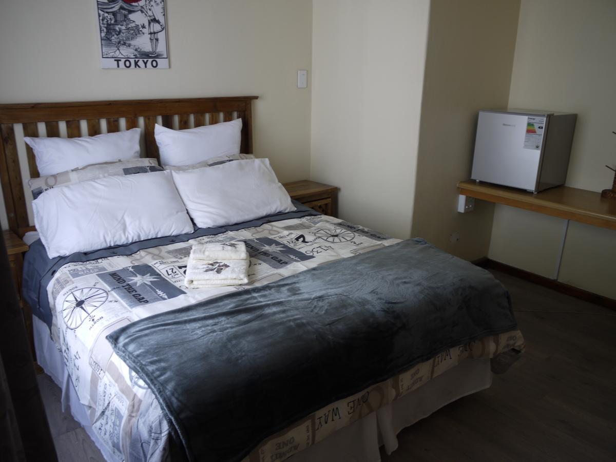 White House Lodge On Main Beaufort West Ngoại thất bức ảnh