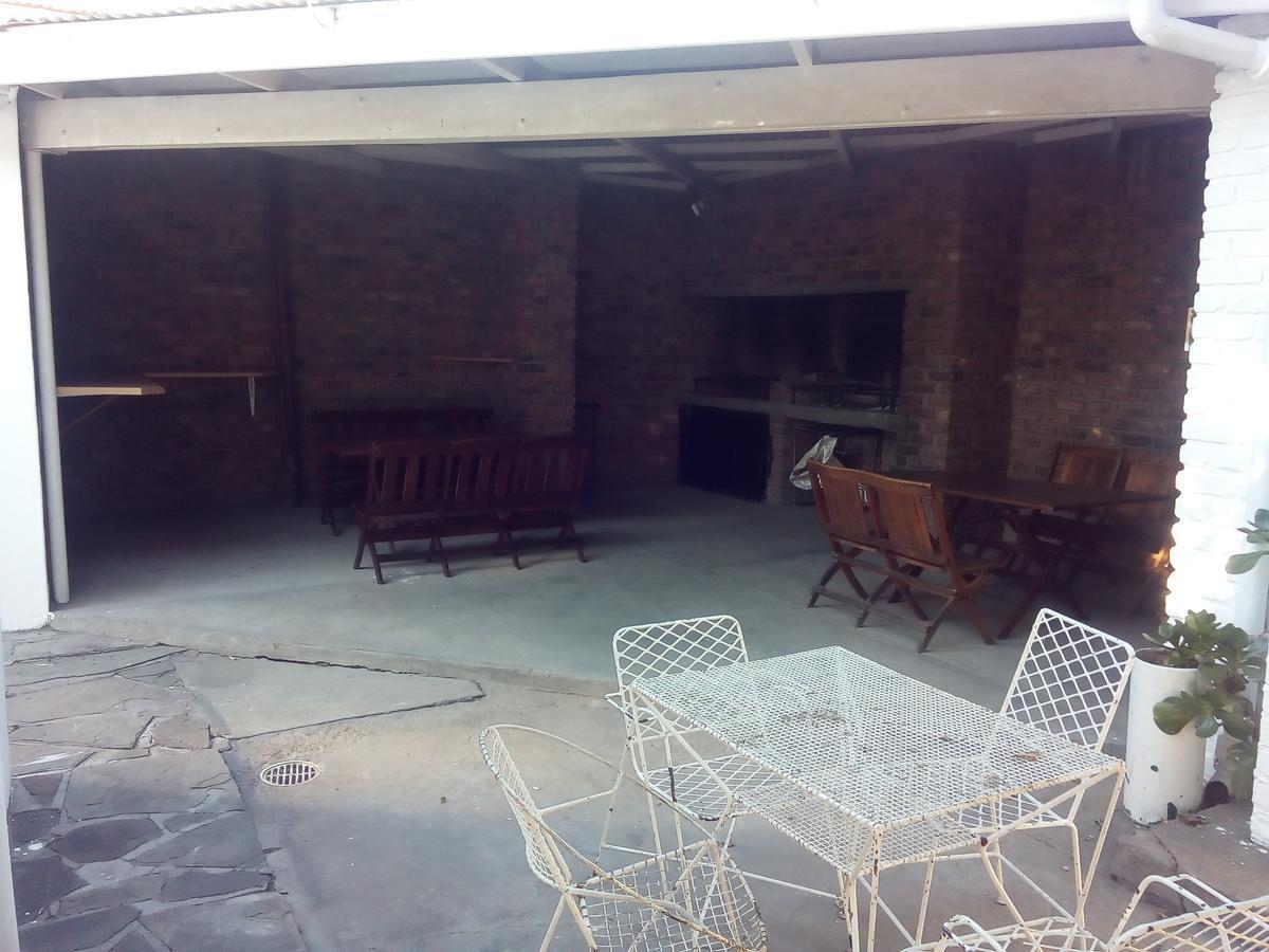 White House Lodge On Main Beaufort West Ngoại thất bức ảnh
