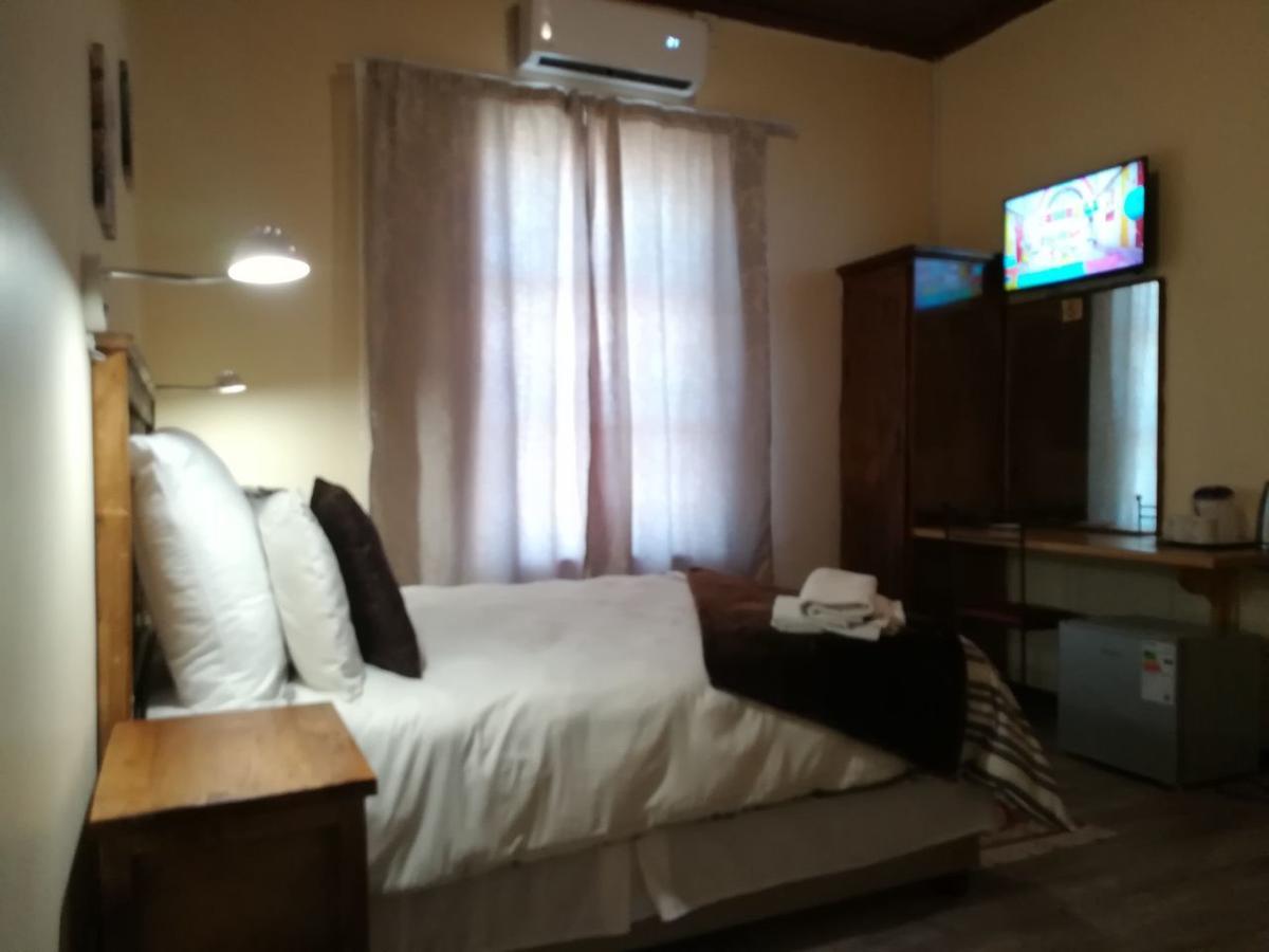 White House Lodge On Main Beaufort West Ngoại thất bức ảnh