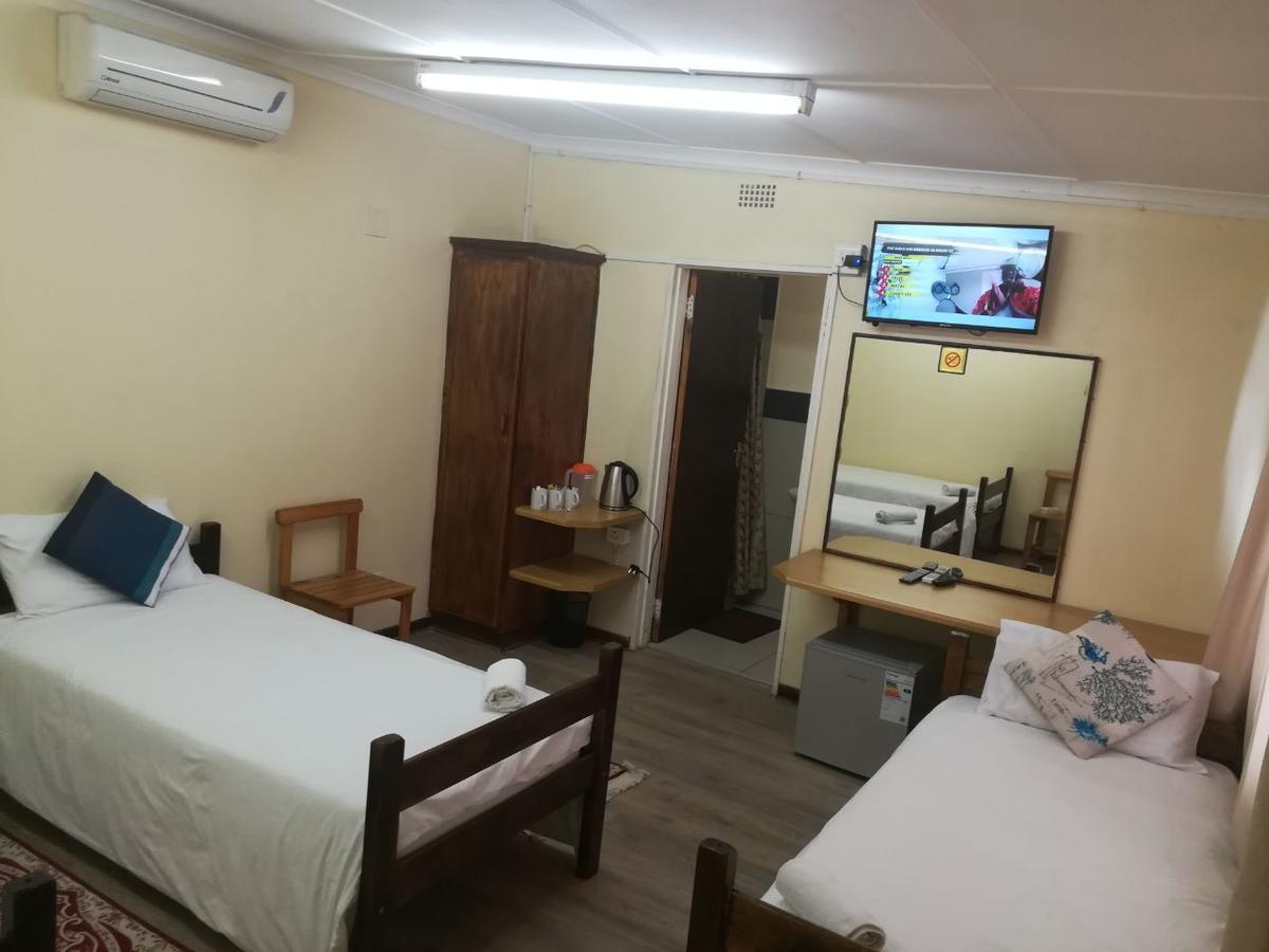 White House Lodge On Main Beaufort West Ngoại thất bức ảnh