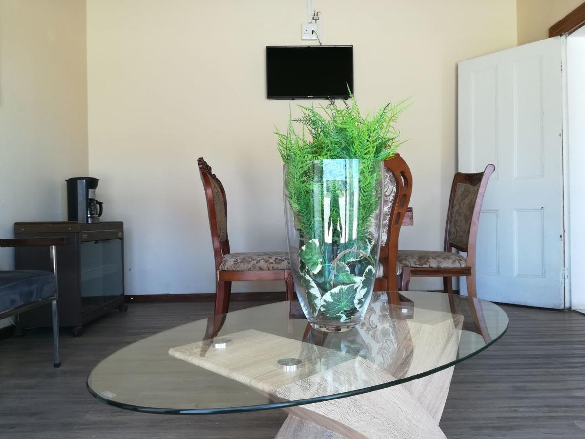 White House Lodge On Main Beaufort West Ngoại thất bức ảnh