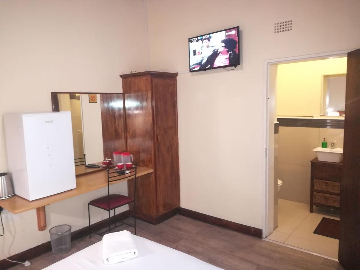 White House Lodge On Main Beaufort West Ngoại thất bức ảnh