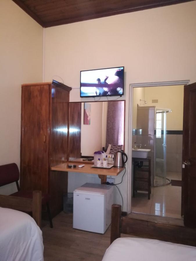 White House Lodge On Main Beaufort West Ngoại thất bức ảnh