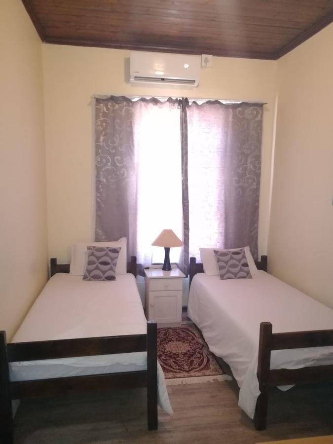 White House Lodge On Main Beaufort West Ngoại thất bức ảnh